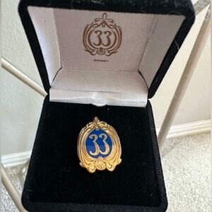 Disney Club 33 pin